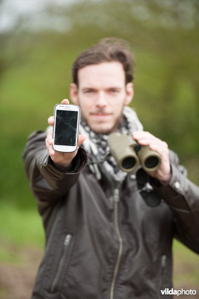 Vogelaar met smartphone