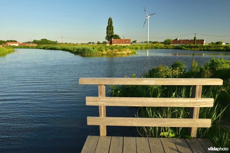 Vissteiger aan de Bourgognevaart