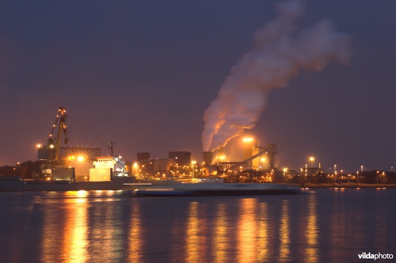 Industrie langs het Kanaal Gent-Terneuzen