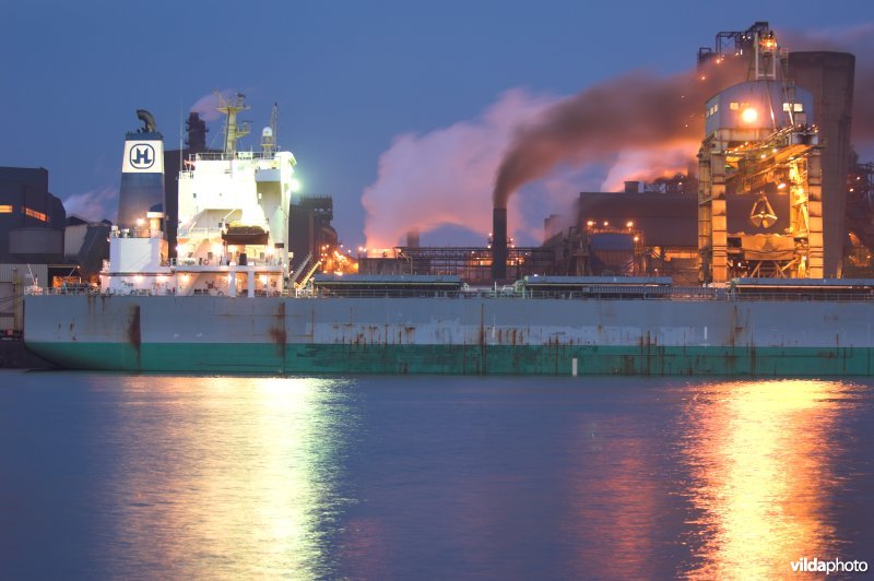 Industrie langs het Kanaal Gent-Terneuzen