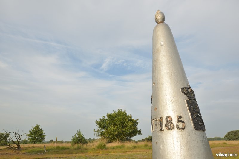 Grenspaal aan het Hageven-De Plateaux