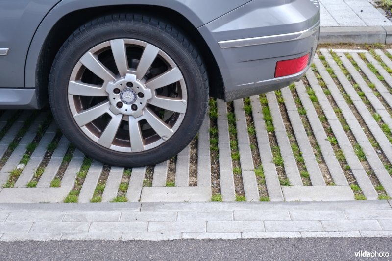 Waterdoorlatende parkeerplaats