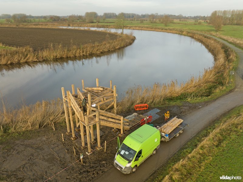 Bouw van uitkijktoren Kalkense Meersen