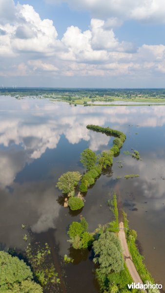 Wachtbekken rond het Schulensmeer is deels gevuld door overvloedige neerslag