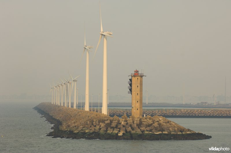 Windmolens in de voorhaven van Zeebrugge