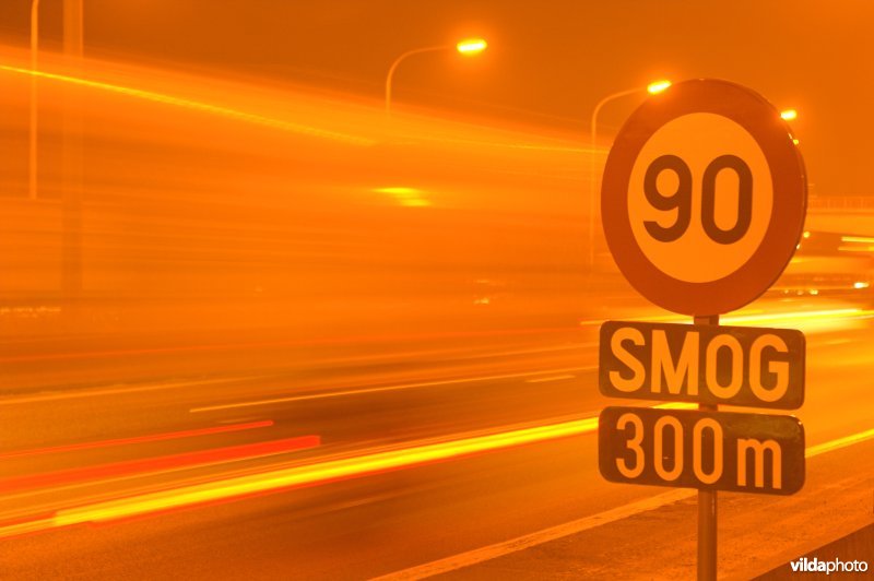Verkeersbord: gevaar van smog