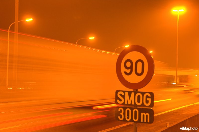 Verkeersbord: gevaar van smog