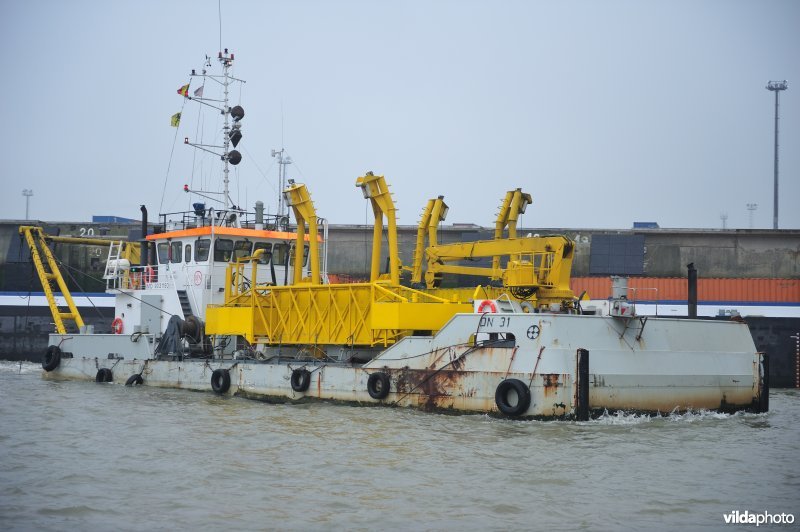 Baggerboot op de Schelde