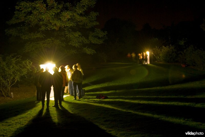 Nachtvlinderonderzoek met licht- en lakenopstelling
