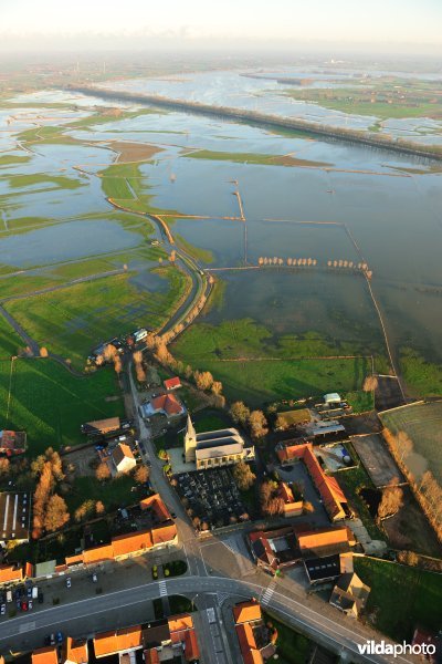 Noordschote dorp en overstroomde broeken