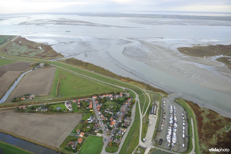 Scheldedorpje Paal en haven aan het verdronken land van Saeftinge