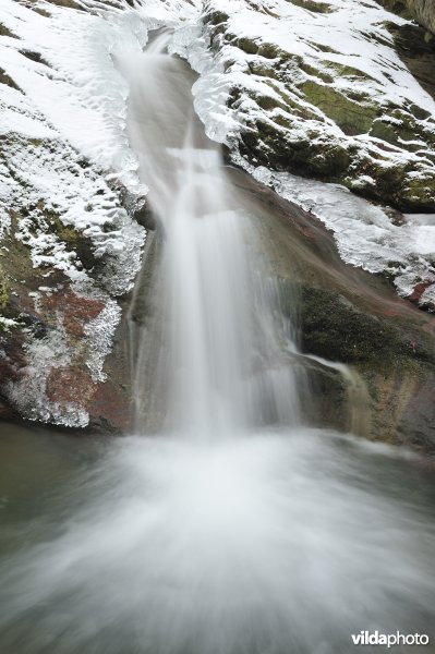 Waterval met ijs