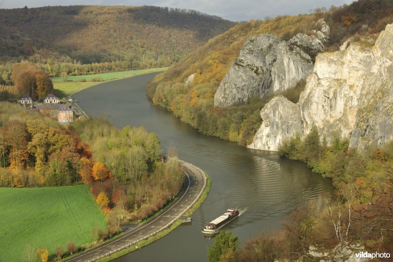 Kalkrotsen van Freyr langs de Maas