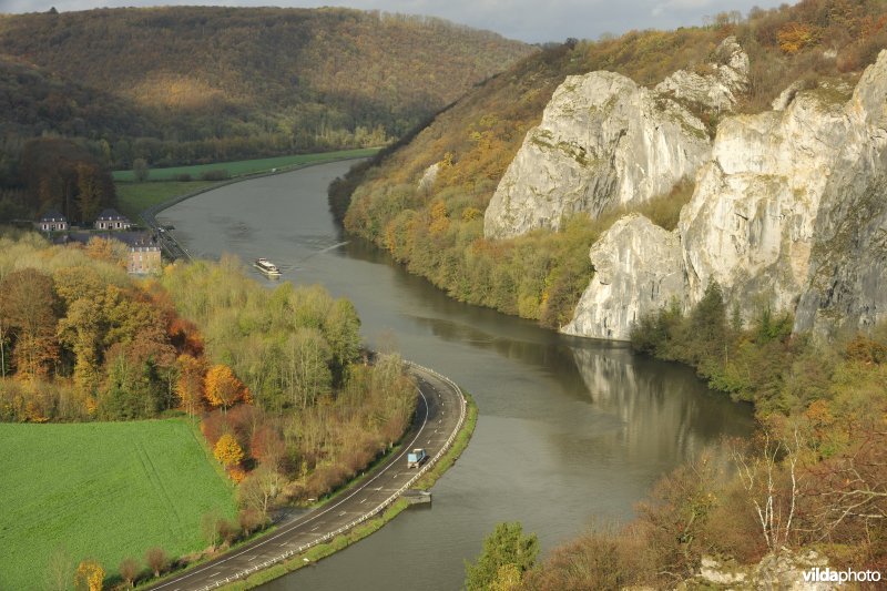 Kalkrotsen van Freyr langs de Maas