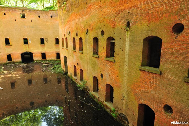 Binnenplein van réduit van fort 6