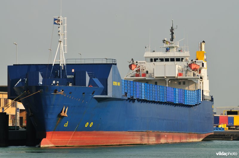 Tanker in de haven van Oostende