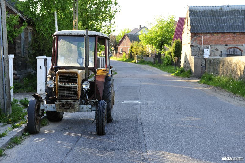 Oude tractor in de Biebrza