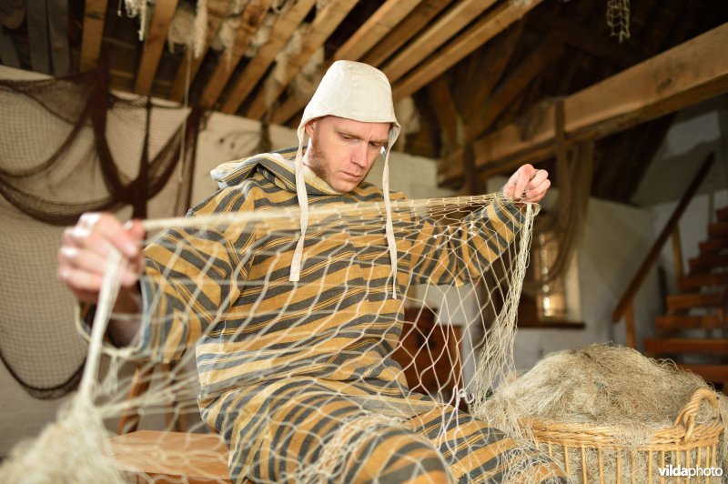 Reënactement in de Middeleeuwse vissershuisjes van Walraversijde