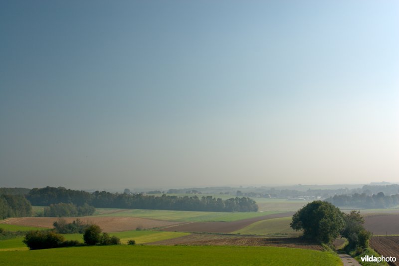 Holle weg tussen akkers