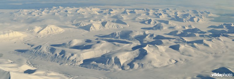 Besneeuwde bergen van Spitsbergen